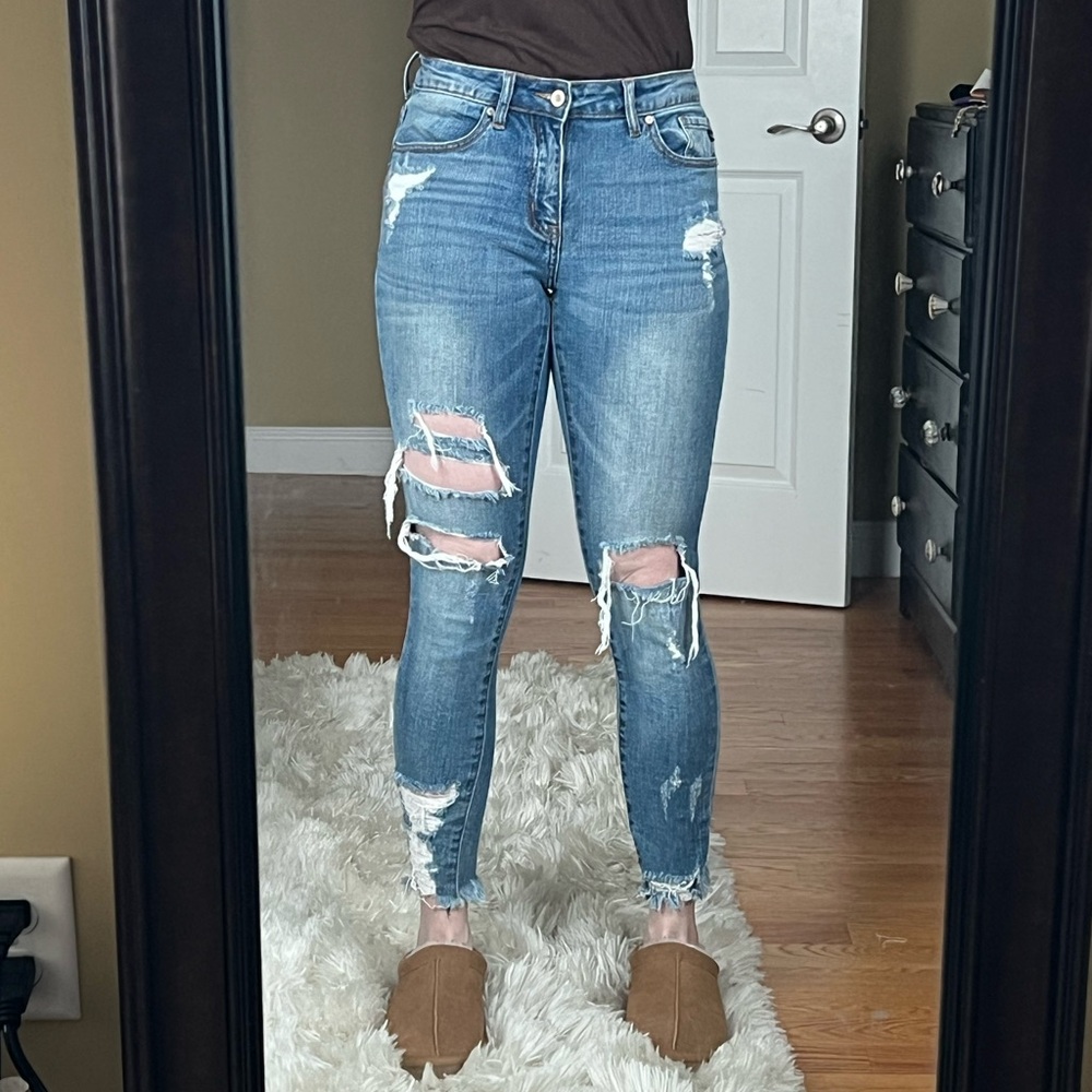 VICI Distressed midrise skinny jeans 👖